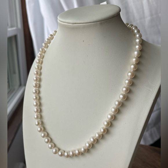 NWT 18” long cultured pearl necklace with 14k gold clasp - Picture 12 of 12